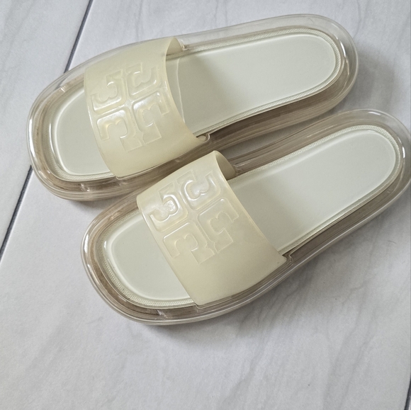 Tory Burch Shoes - Tory Burch Women's Size 5B Ivory Logo Bubble Jelly Slide Sandal Shoes.